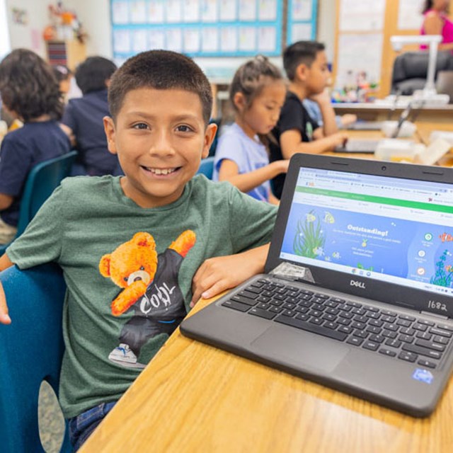 kids with laptop